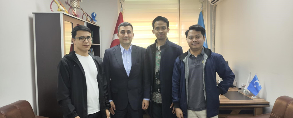 Uygur Akademisi Endonezyalı Gençleri Ağırladı Uygur Akademisi Endonezyalı Gençleri Ağırladı